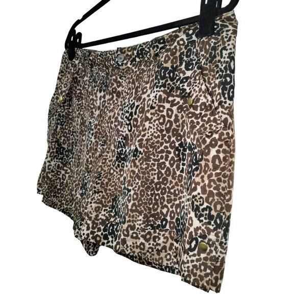 Miss Tina By Tina Knowles Leopard Print High-Waist Shorts Button Pockets Size 12 - Picture 3 of 7